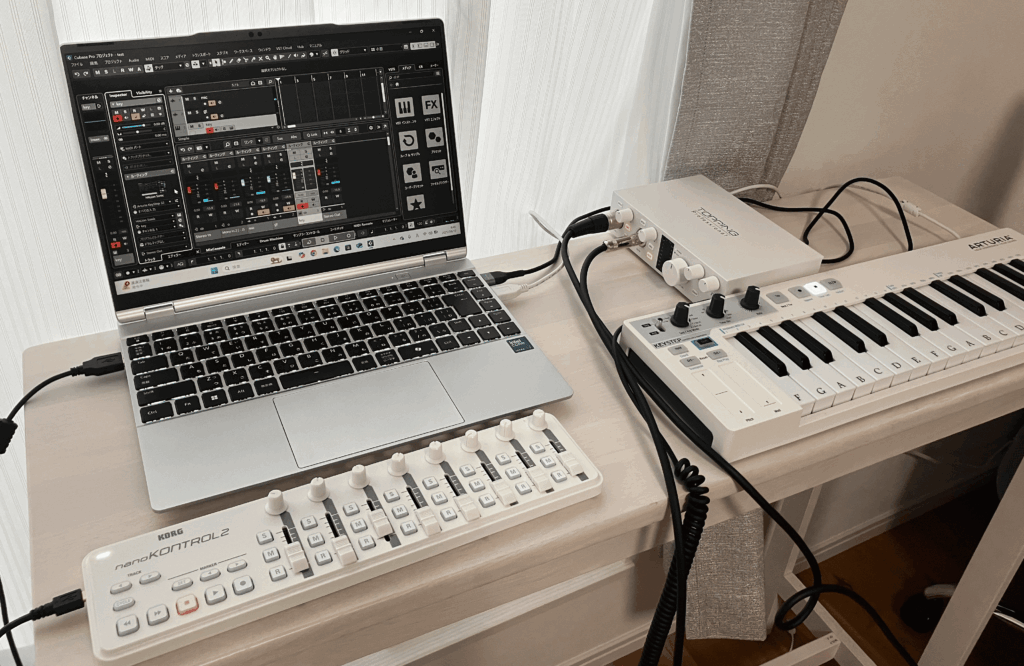 DAIV Z4-I7I01SR-Bにオーディオインターフェース・MIDIキーボード・MIDIコントローラーをつないだところ