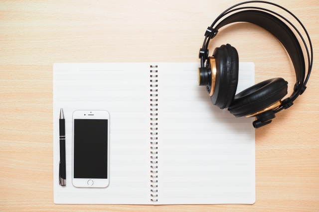 スマホと作曲のイメージ